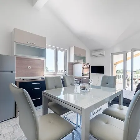 Bacic Apartment *